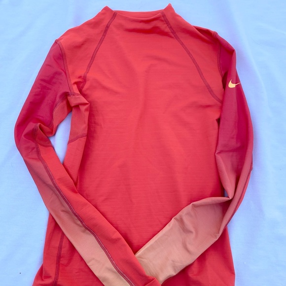 Nike Pro Women's Hyperwarm Fade Training Top Small - Picture 1 of 8